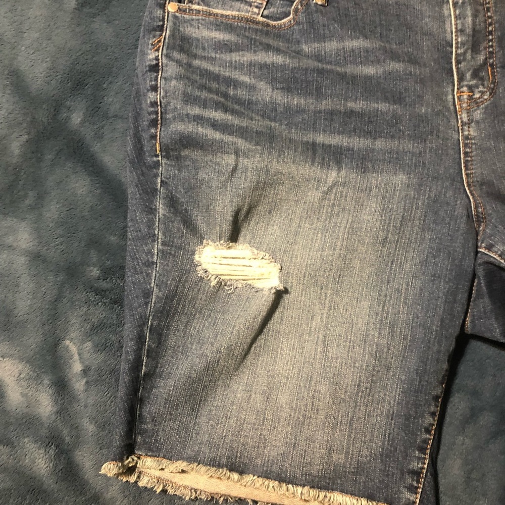 Torrid denim distressed shorts. Size 22 NWT - Picture 4 of 13